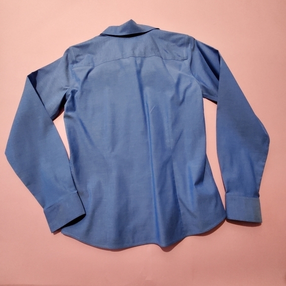 Eddie Bauer Blue Long Sleeve Button Up Top Wrinkel Resistant - Picture 5 of 5